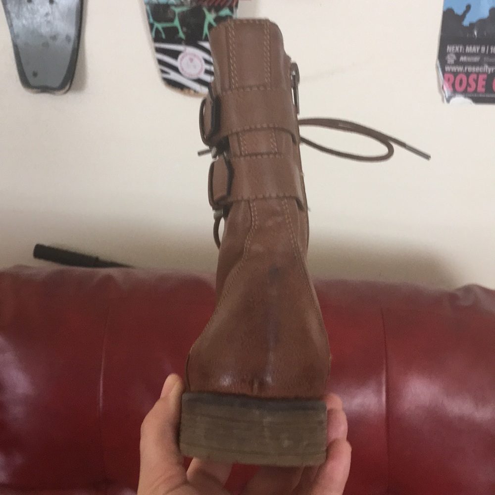 Boots - Picture 6 of 7